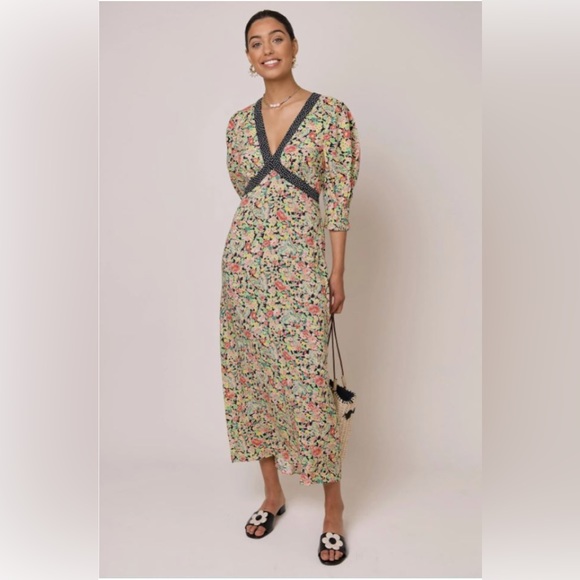 RIXO Dresses & Skirts - RIXO Deanna V Neck Dress - Floral Summer Meadow Size Small